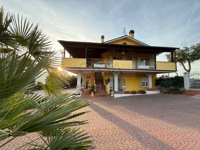 casa indipendente in vendita a Monsampolo del Tronto