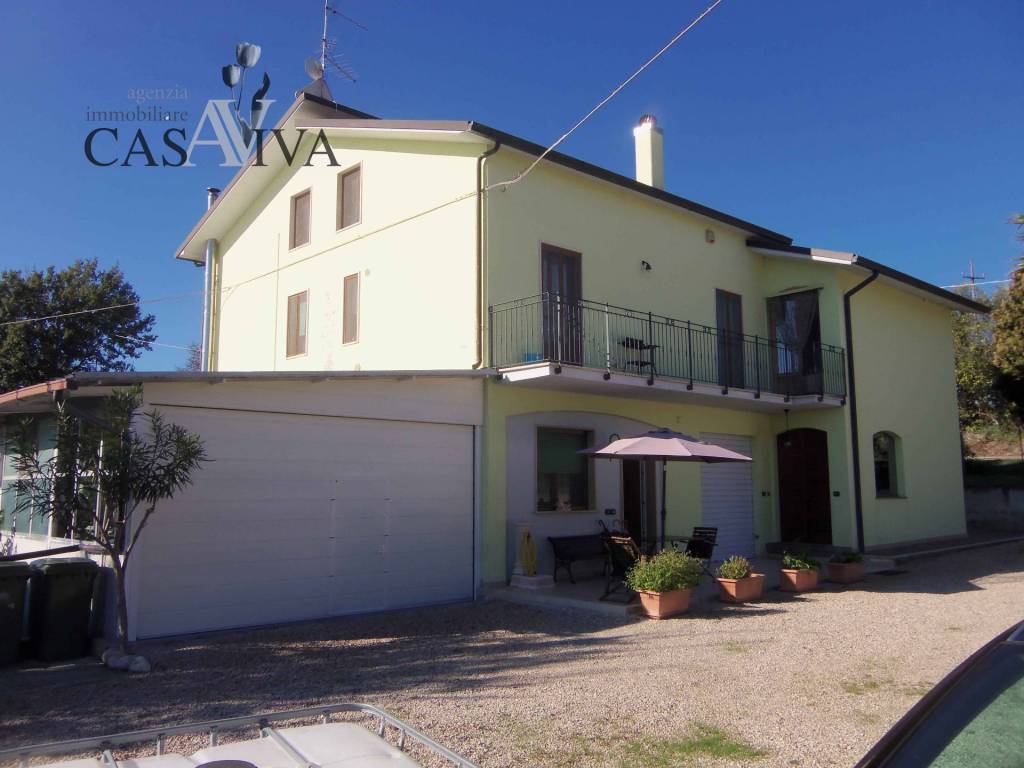 casa indipendente in vendita a Monsampolo del Tronto