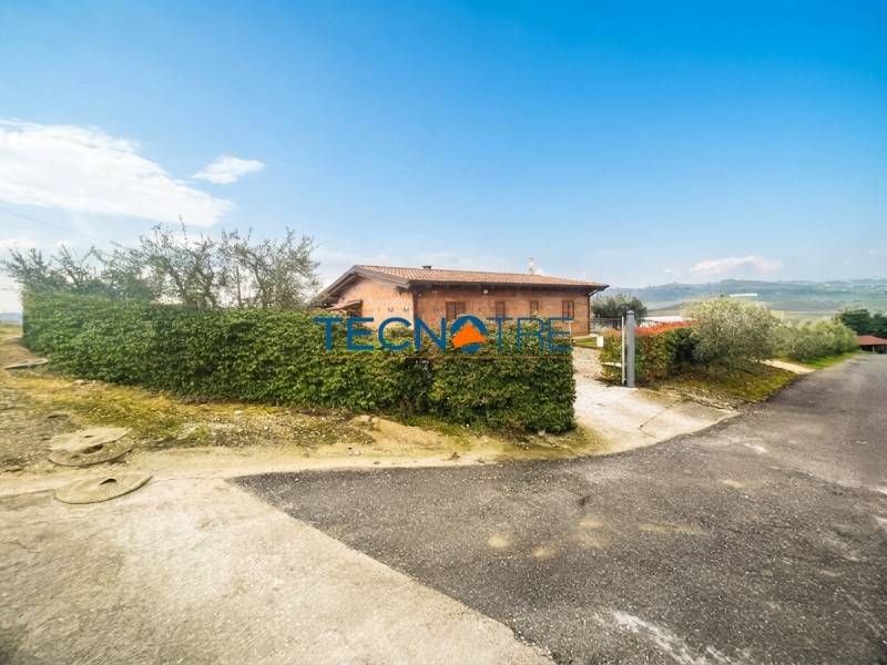 casa indipendente in vendita a Monsampolo del Tronto