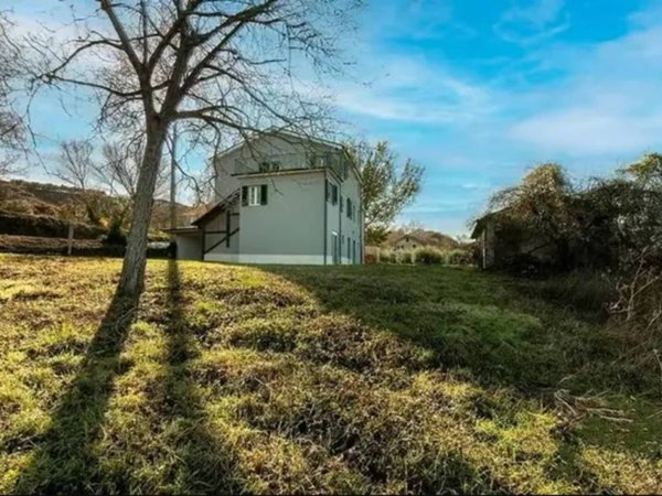 casa indipendente in vendita a Montalto delle Marche