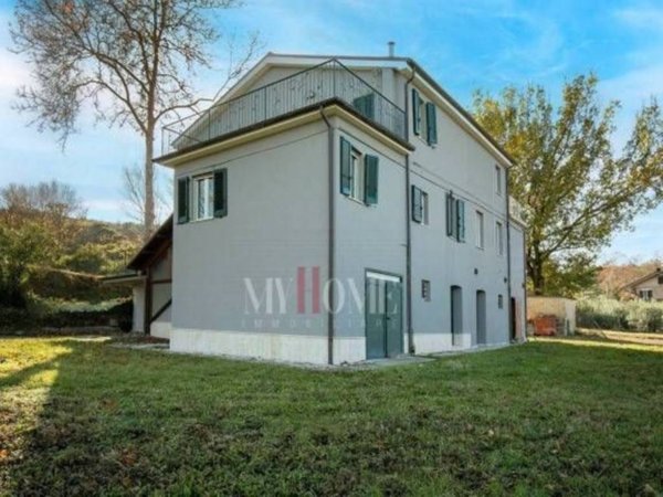 casa indipendente in vendita a Montalto delle Marche in zona Madonna del Lago