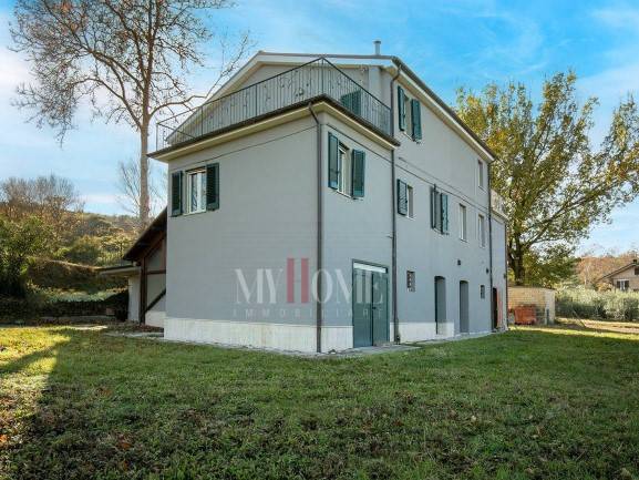 casa indipendente in vendita a Montalto delle Marche