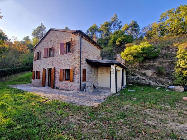 casa indipendente in vendita a Montalto delle Marche