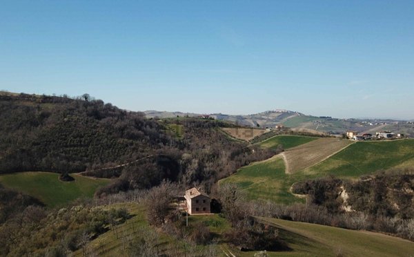 casa indipendente in vendita a Montalto delle Marche