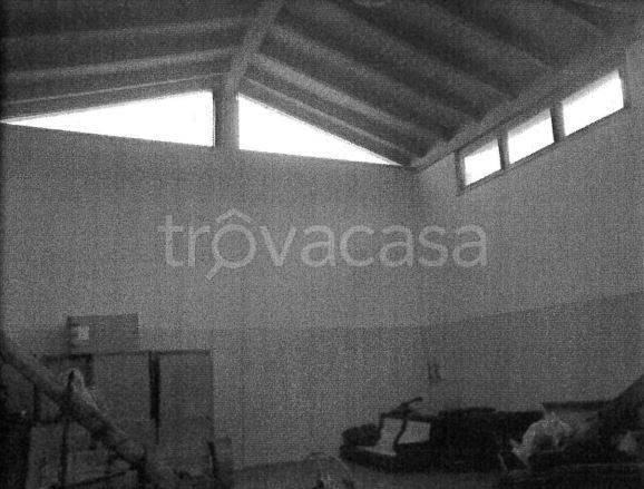 locale commerciale in vendita a Montalto delle Marche