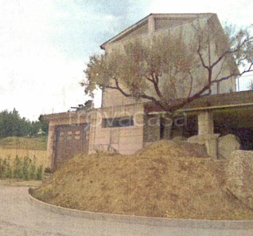 locale commerciale in vendita a Montalto delle Marche