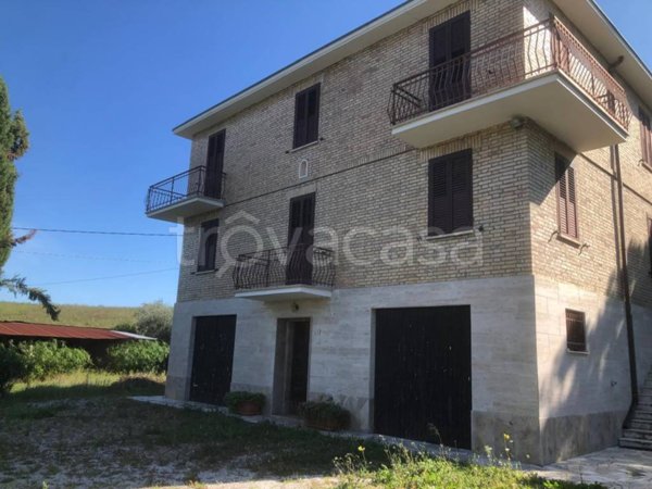 casa indipendente in vendita a Montalto delle Marche in zona Madonna del Lago