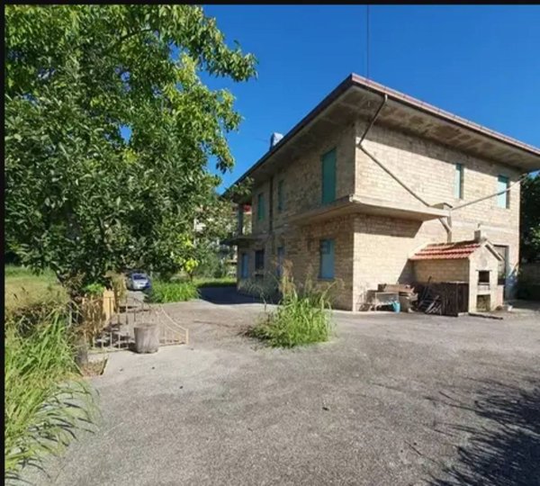 casa indipendente in vendita a Montalto delle Marche