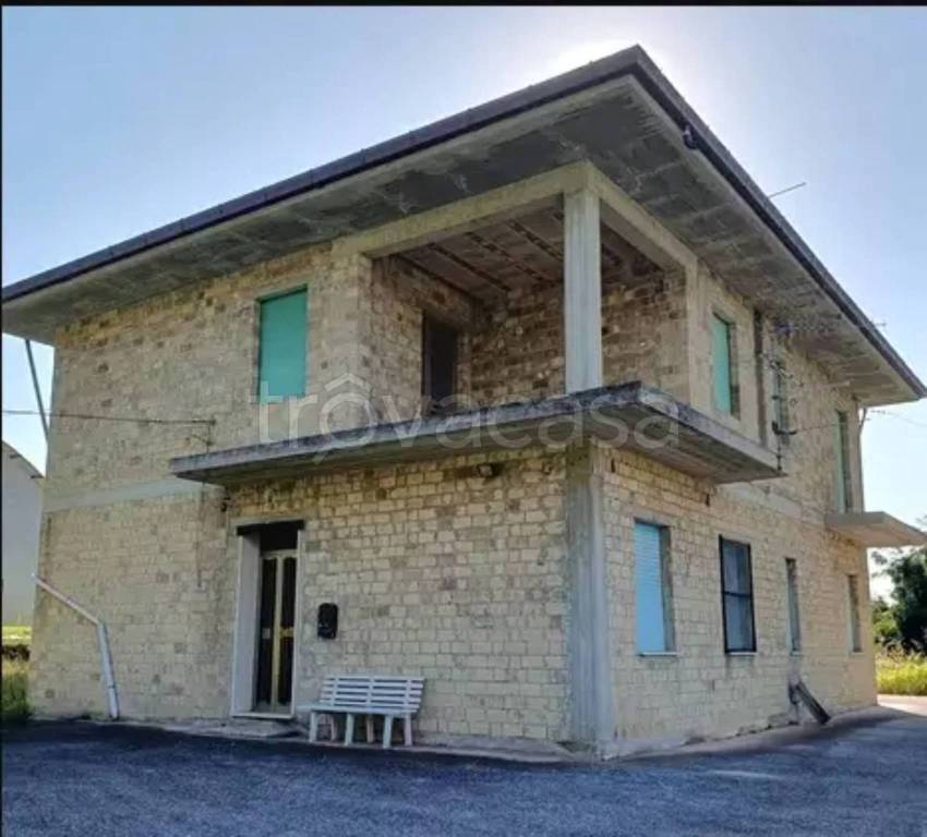casa indipendente in vendita a Montalto delle Marche