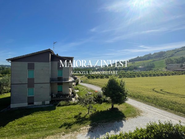 casa indipendente in vendita a Montalto delle Marche