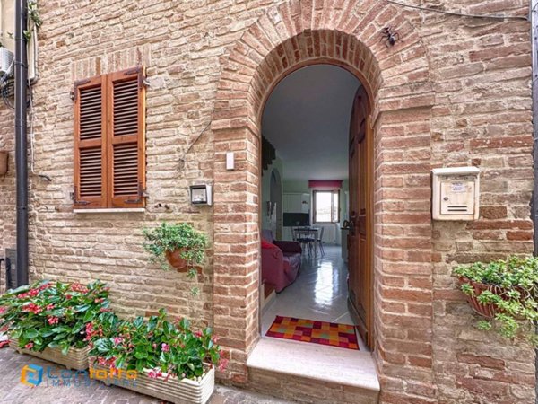 casa indipendente in vendita a Montalto delle Marche