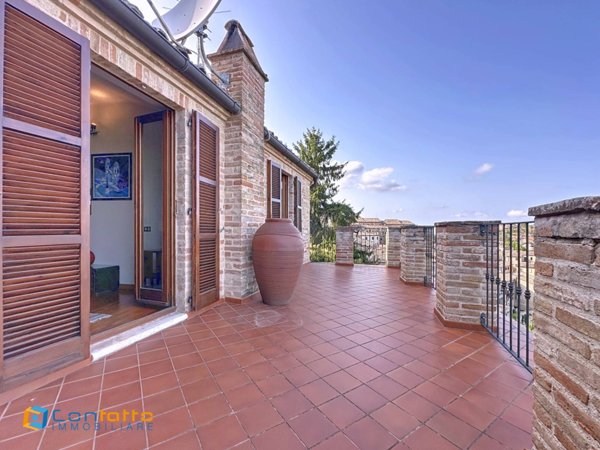 casa indipendente in vendita a Montalto delle Marche