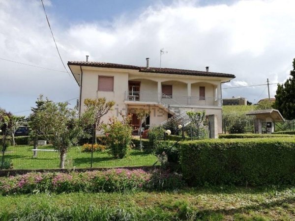 casa indipendente in vendita a Montalto delle Marche