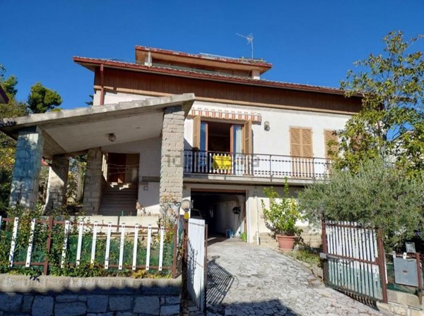 casa indipendente in vendita a Montalto delle Marche