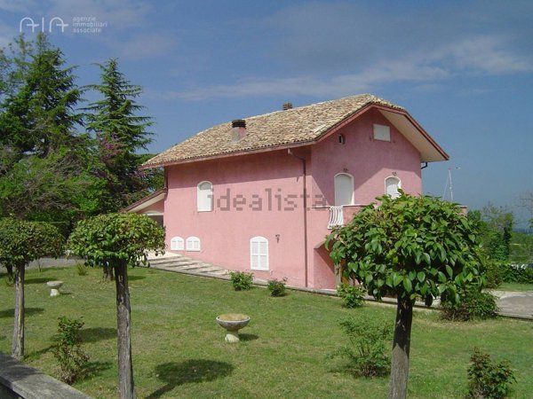 casa indipendente in vendita a Montalto delle Marche