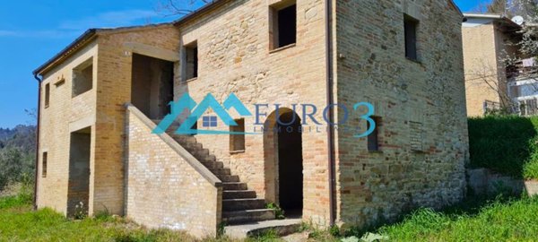 casale in vendita a Montalto delle Marche