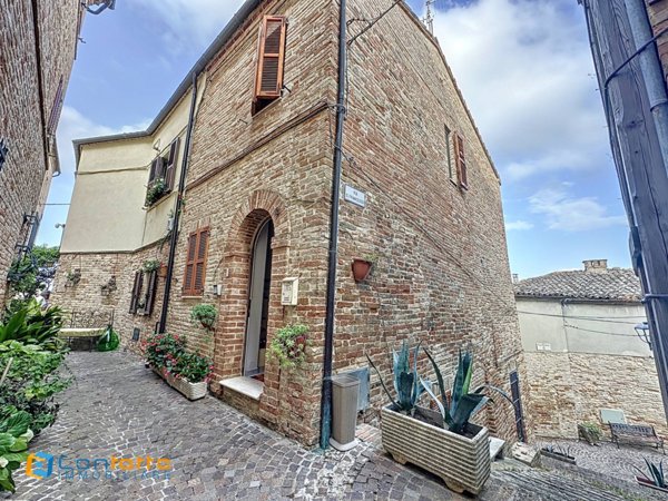 casa indipendente in vendita a Montalto delle Marche