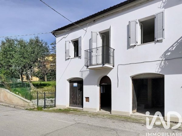 casa indipendente in vendita a Montalto delle Marche in zona Porchia