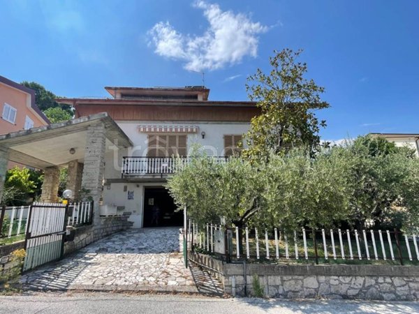 casa indipendente in vendita a Montalto delle Marche
