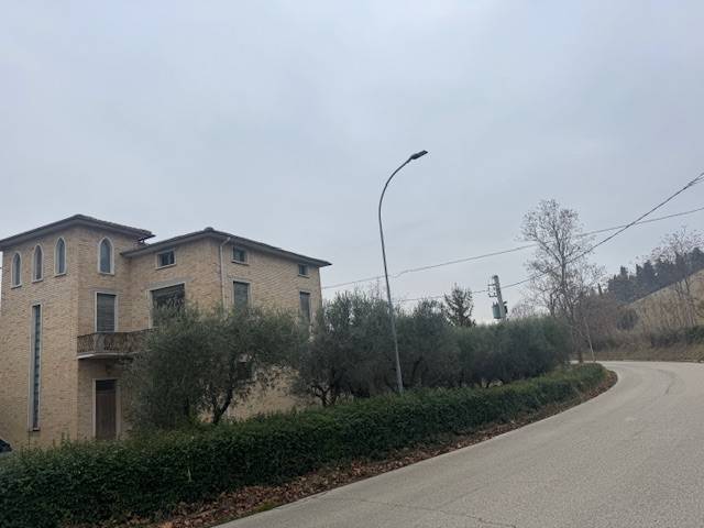 casa indipendente in vendita a Montalto delle Marche in zona Porchia