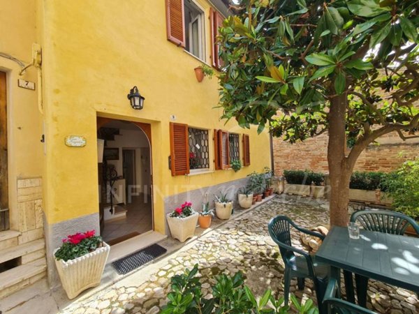 casa indipendente in vendita a Montalto delle Marche