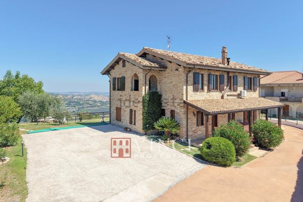 casale in vendita a Montalto delle Marche in zona Madonna del Lago