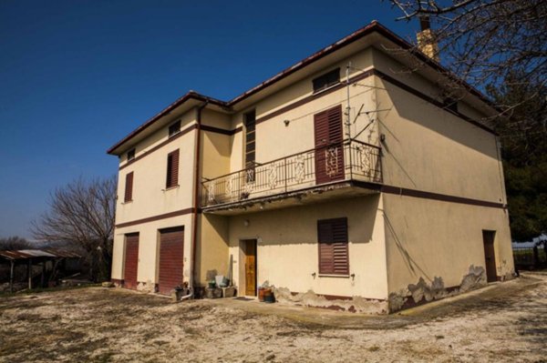 casa indipendente in vendita a Montedinove