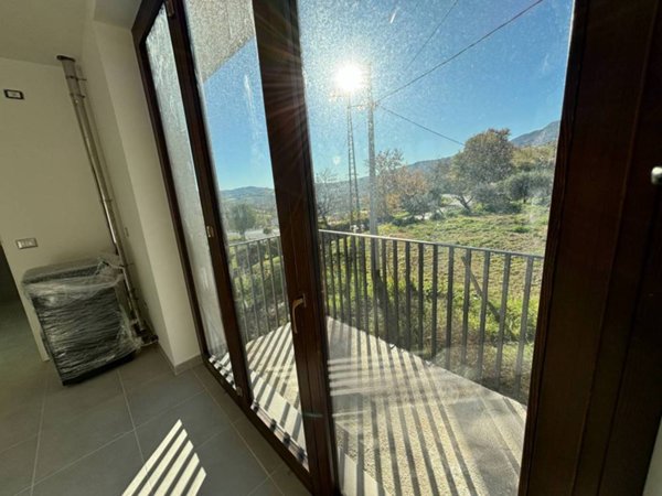 casa indipendente in vendita a Montedinove