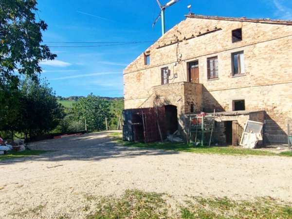 casa indipendente in vendita a Montedinove