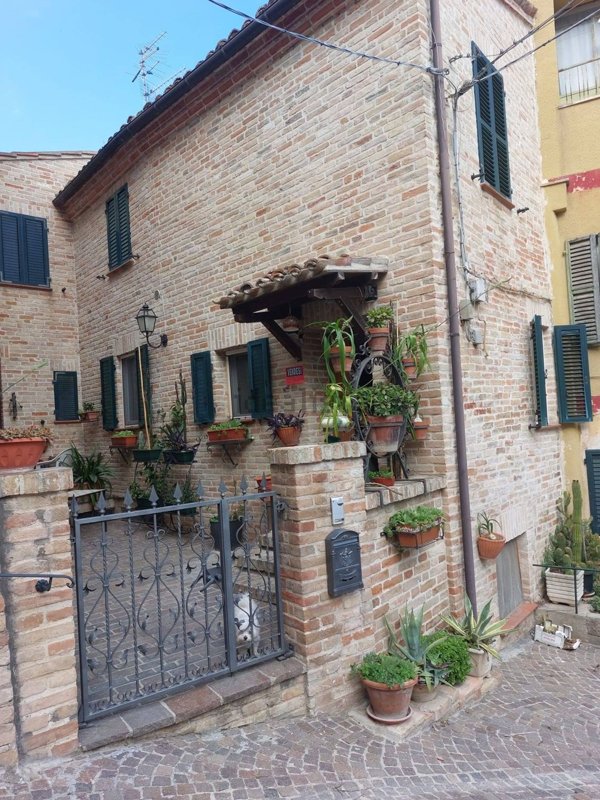casa indipendente in vendita a Montedinove