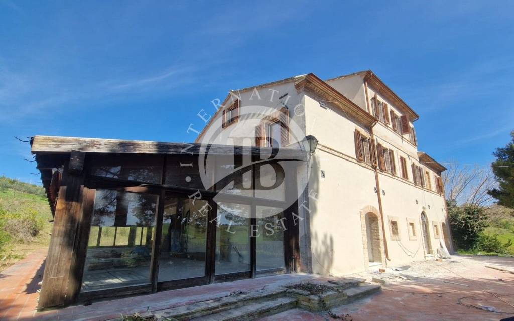 esavano in vendita a Montedinove