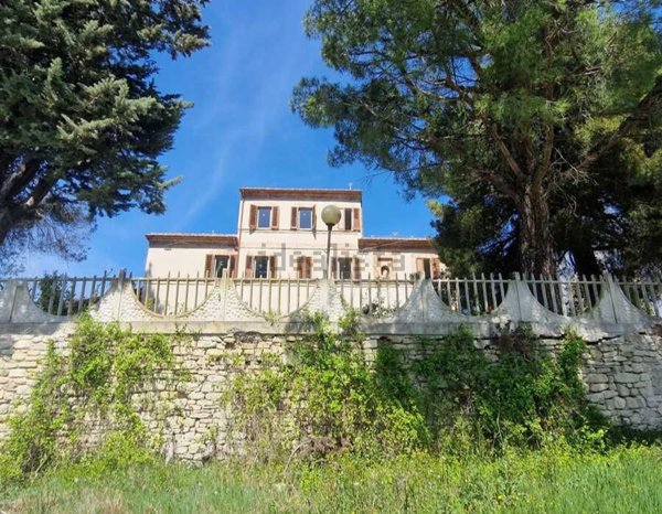 casale in vendita a Montedinove