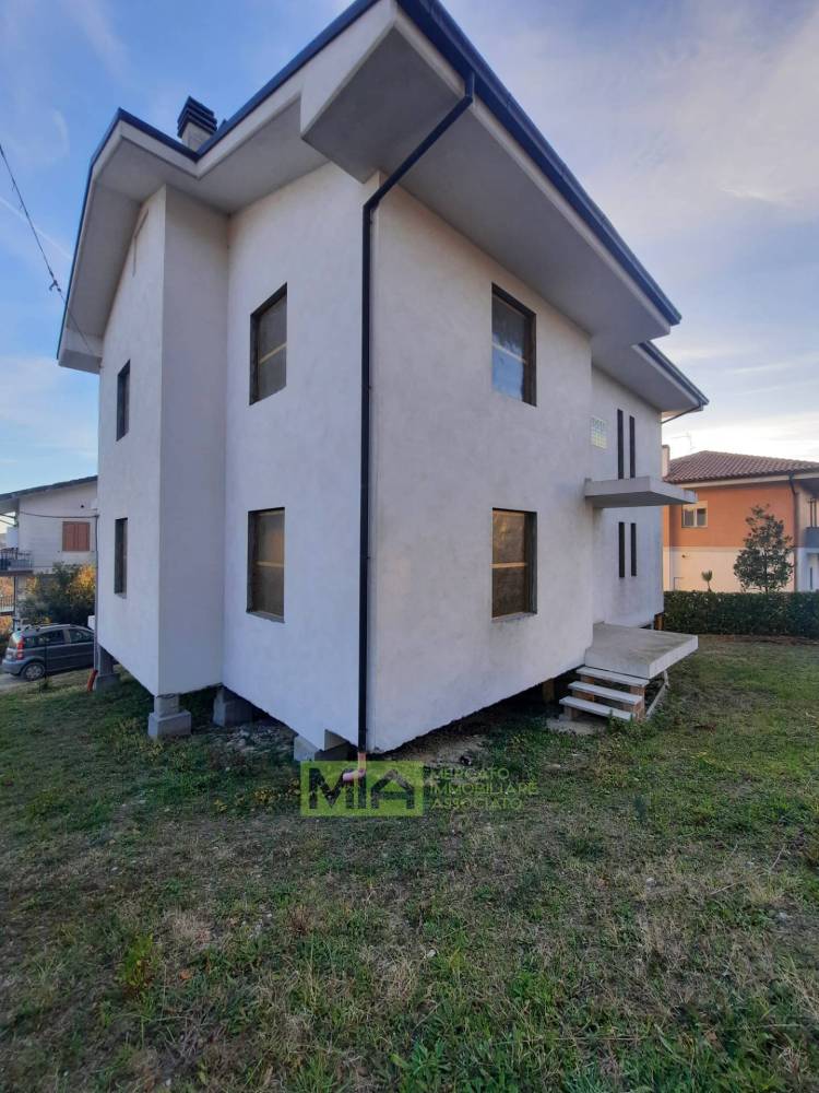 casa indipendente in vendita a Montefiore dell'Aso
