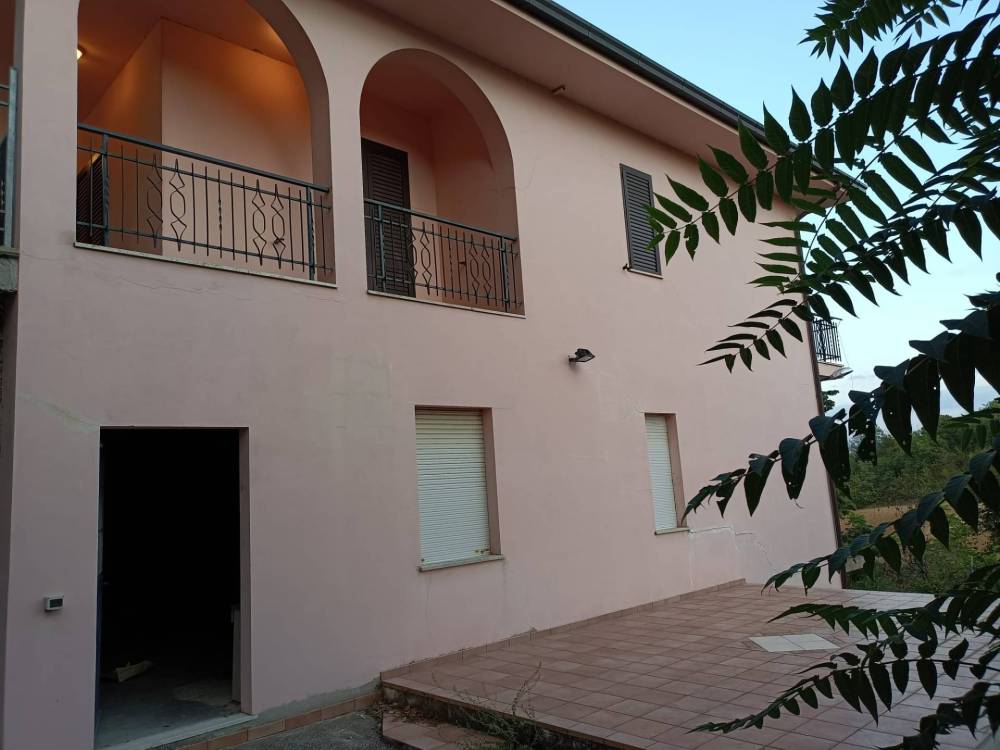 casa indipendente in vendita a Montefiore dell'Aso