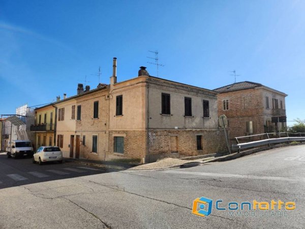 casa indipendente in vendita a Montefiore dell'Aso