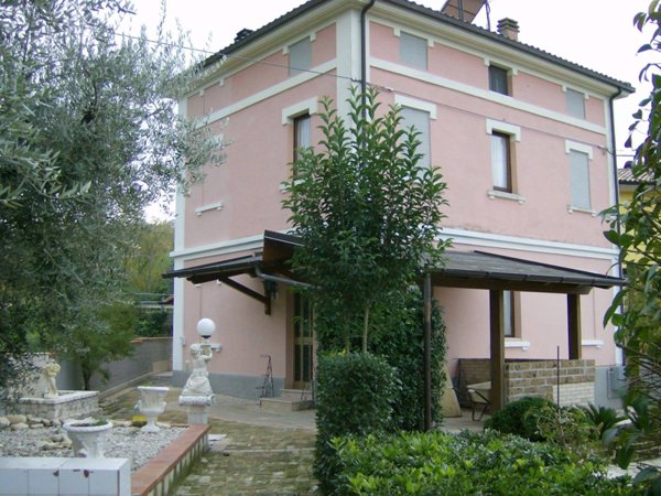 casa indipendente in vendita a Montefiore dell'Aso