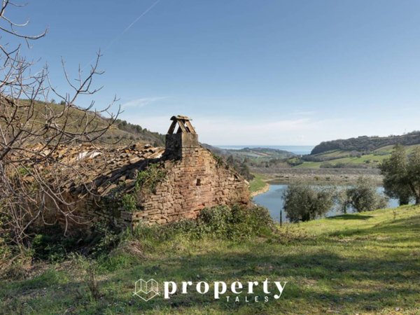 pentavano in vendita a Montefiore dell'Aso