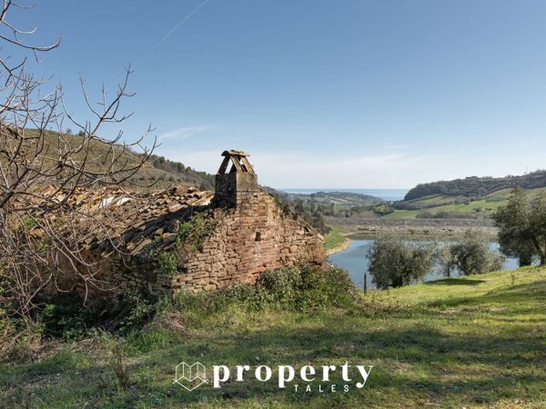 pentavano in vendita a Montefiore dell'Aso