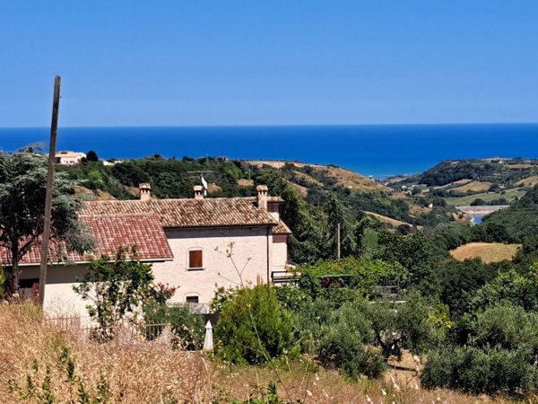 casa indipendente in vendita a Montefiore dell'Aso