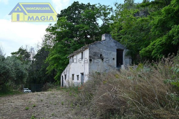 casale in vendita a Montefiore dell'Aso