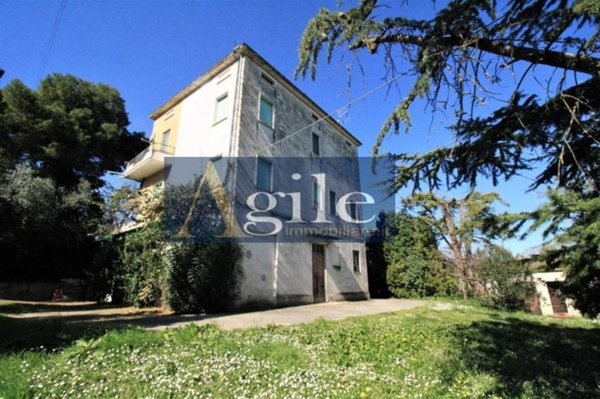 casa indipendente in vendita a Montefiore dell'Aso