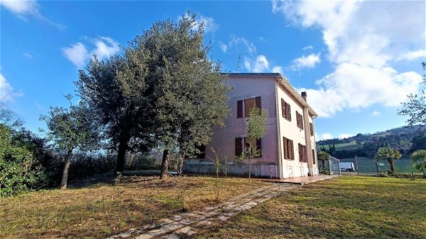 casa indipendente in vendita a Montefiore dell'Aso