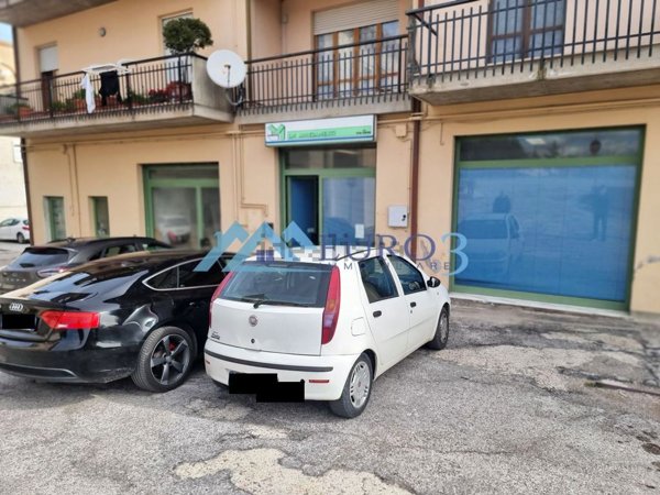 locale commerciale in vendita a Montefiore dell'Aso