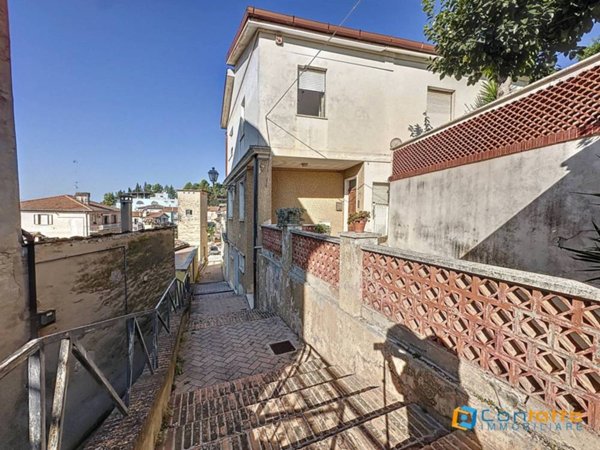 casa indipendente in vendita a Montefiore dell'Aso