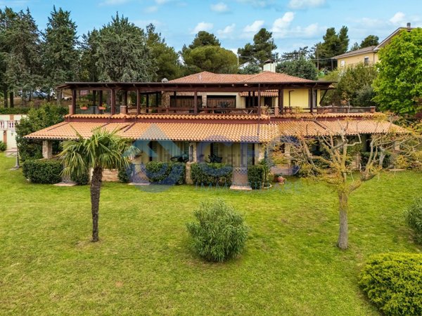 casa indipendente in vendita a Montefiore dell'Aso