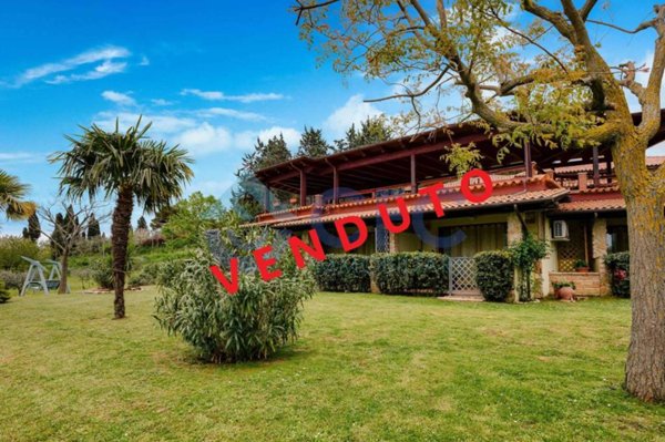casa indipendente in vendita a Montefiore dell'Aso