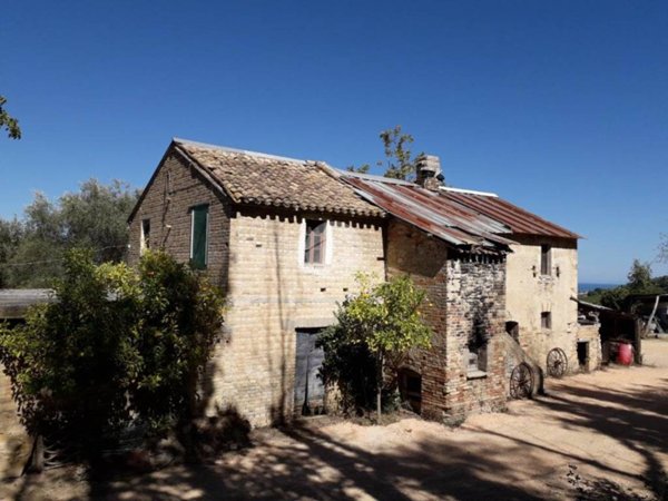 casa indipendente in vendita a Montefiore dell'Aso