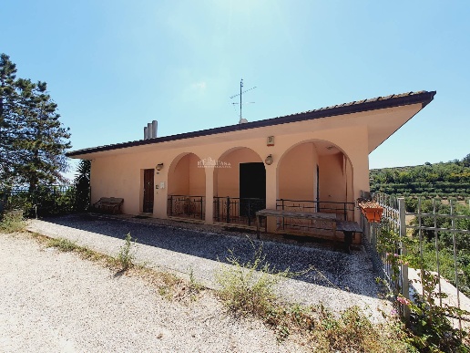 casa indipendente in vendita a Montefiore dell'Aso