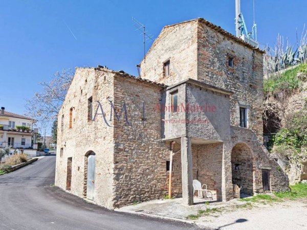 casa indipendente in vendita a Montefiore dell'Aso