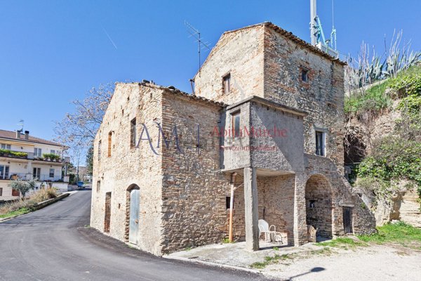 casa indipendente in vendita a Montefiore dell'Aso